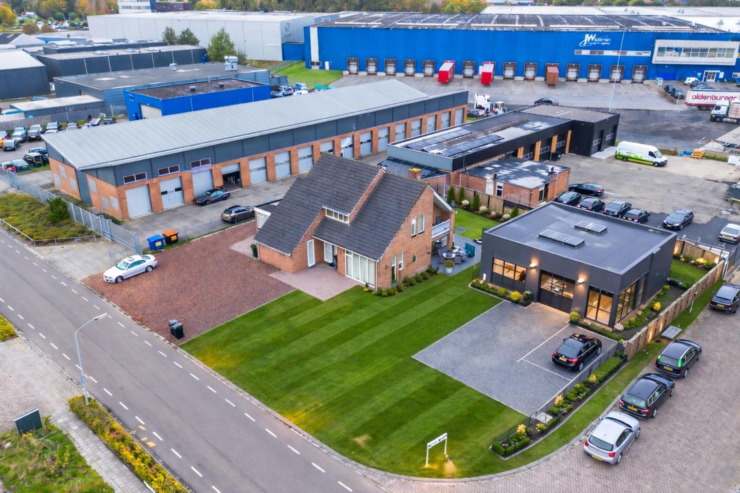 View photo 3 of Produktieweg 11