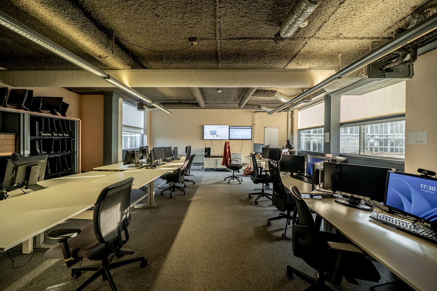 Bekijk foto 2 van Kennemerplein 6