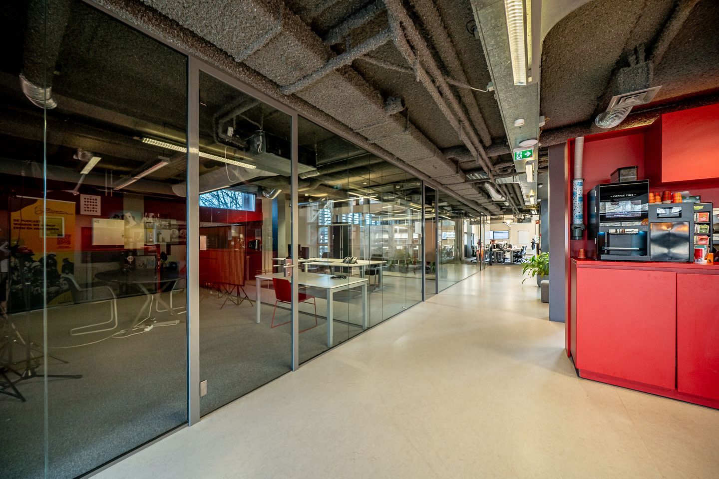 Bekijk foto 5 van Kennemerplein 6