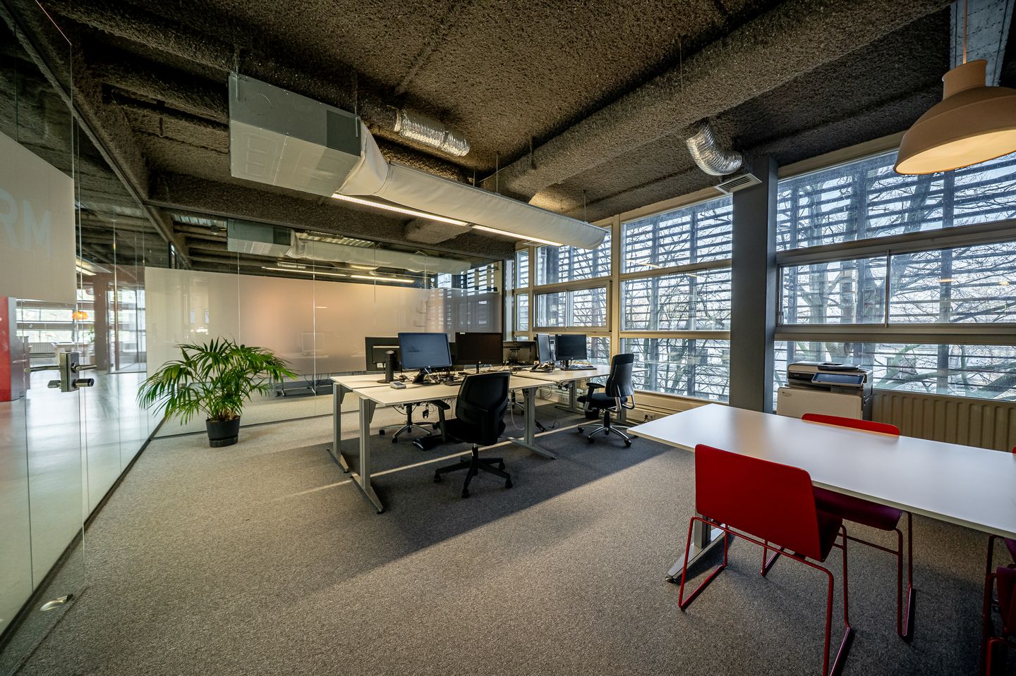 Bekijk foto 1 van Kennemerplein 6