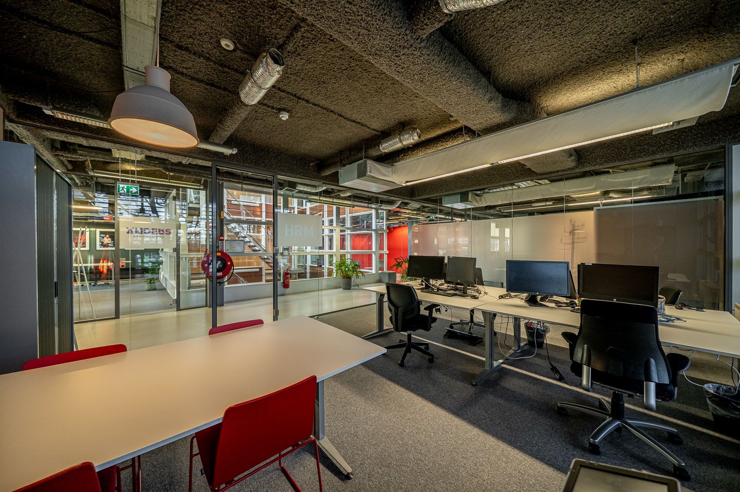 Bekijk foto 5 van Kennemerplein 6