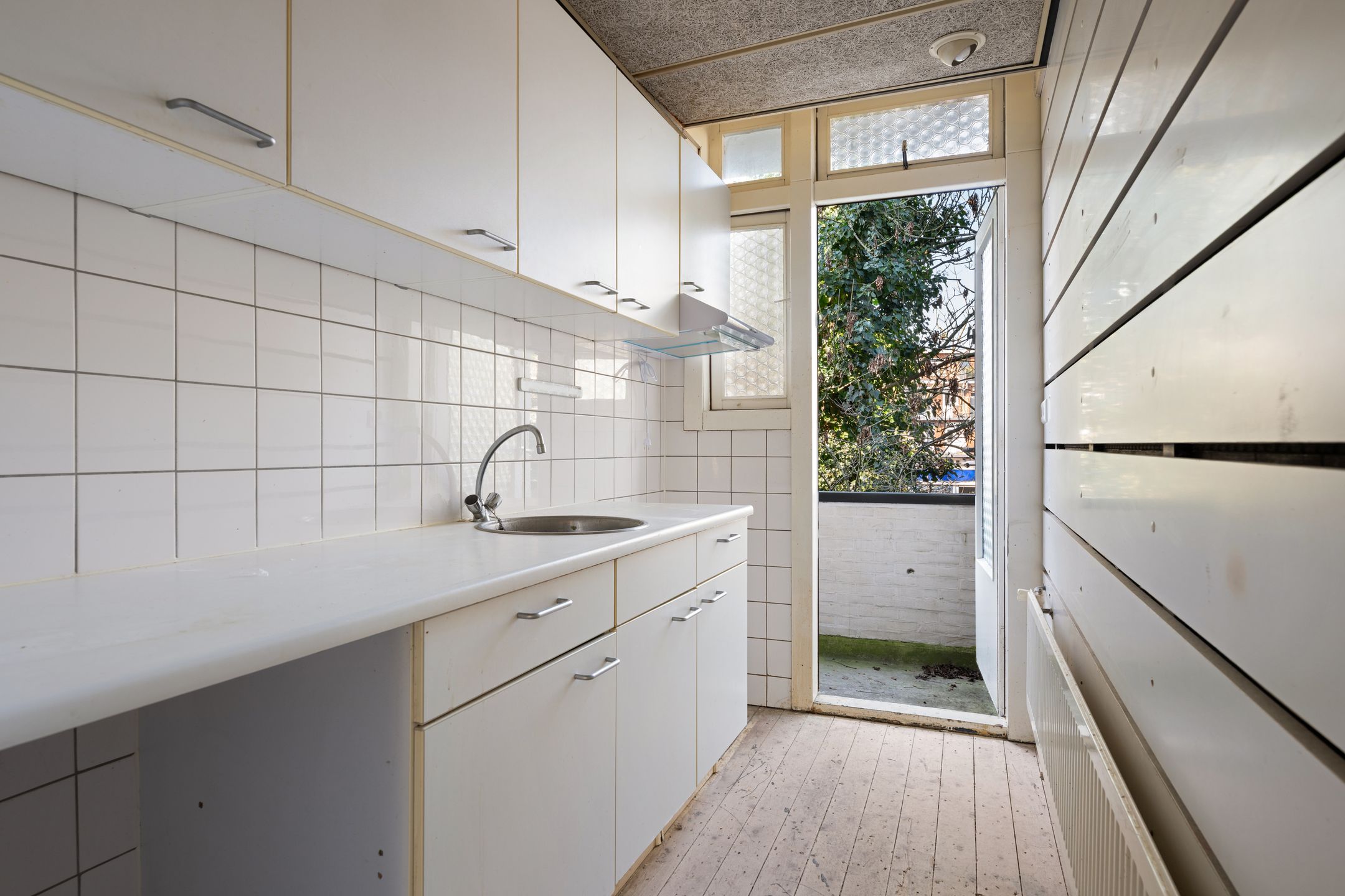 Fixer-Upper Apartment with Two Balconies in Popular Bergpolder — 12