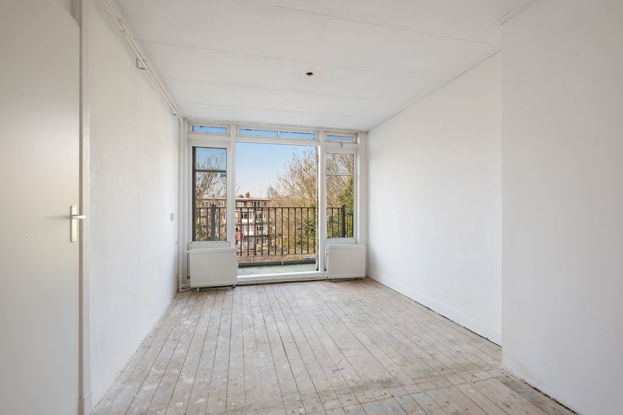 Fixer-Upper Apartment with Two Balconies in Popular Bergpolder — 15