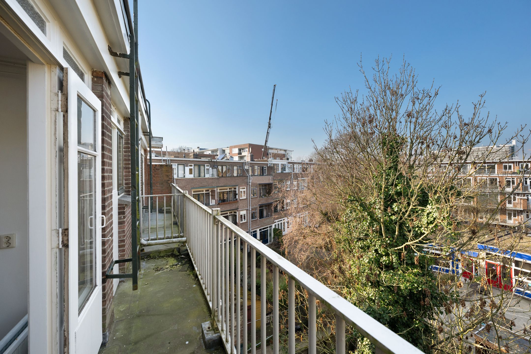 Fixer-Upper Apartment with Two Balconies in Popular Bergpolder — 18