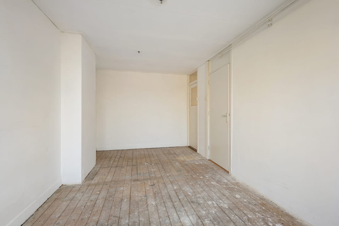 Fixer-Upper Apartment with Two Balconies in Popular Bergpolder — 16