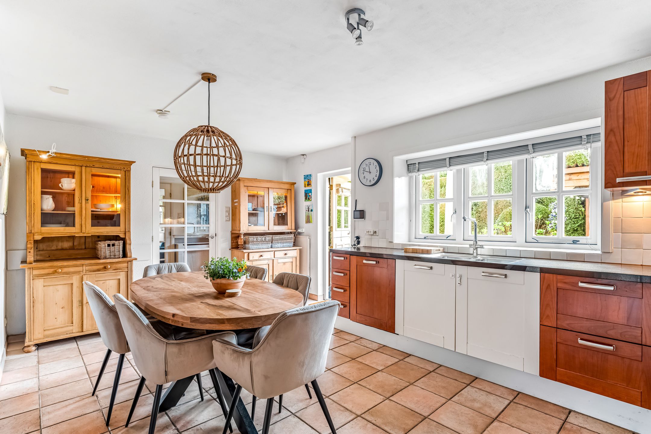 Charming 6-bedroom home near Soesterduinen with private garden — 15