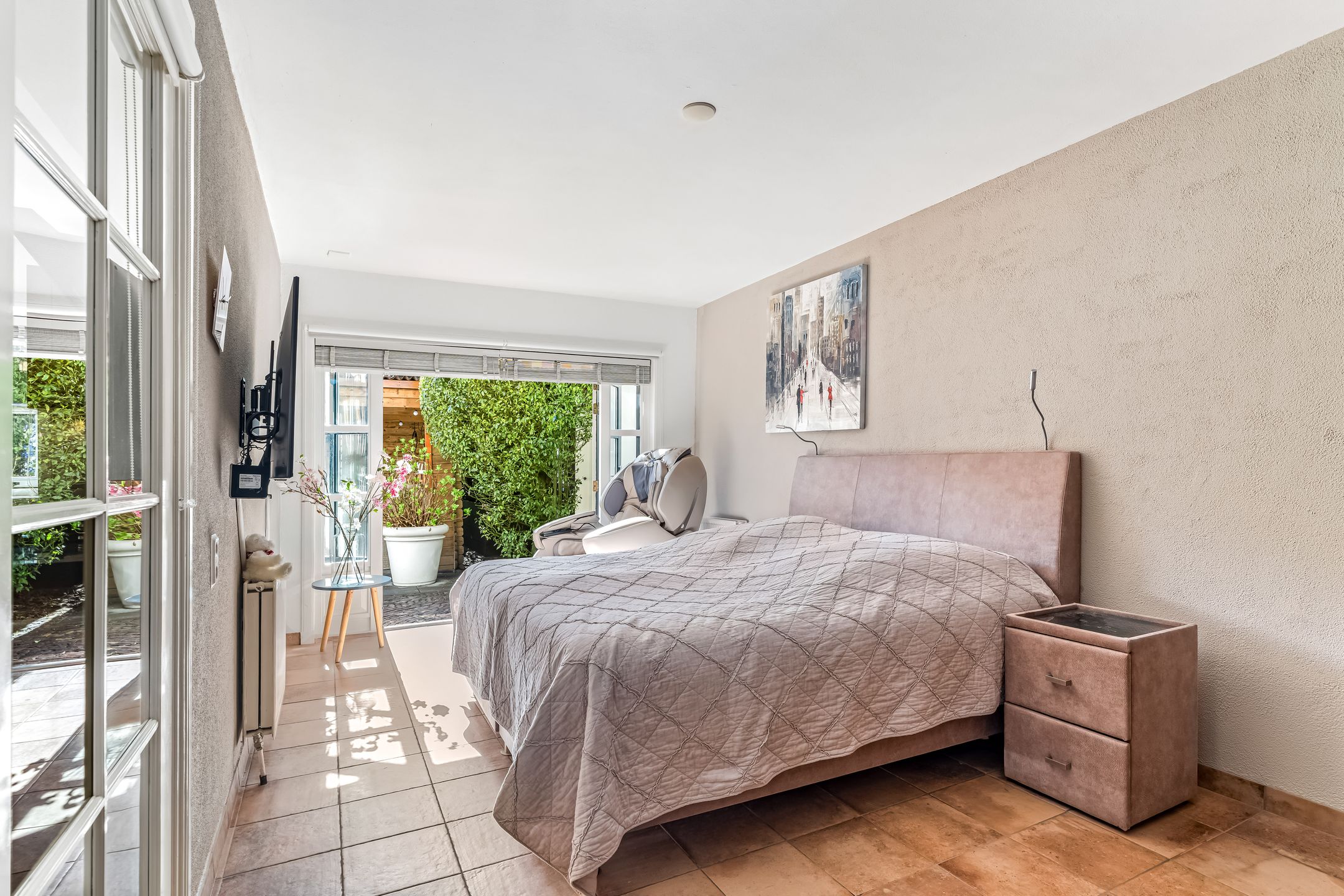 Charming 6-bedroom home near Soesterduinen with private garden — 18
