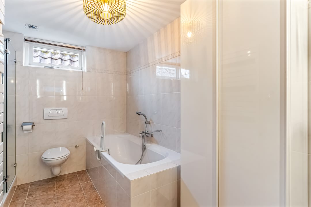 Charming 6-bedroom home near Soesterduinen with private garden — 28