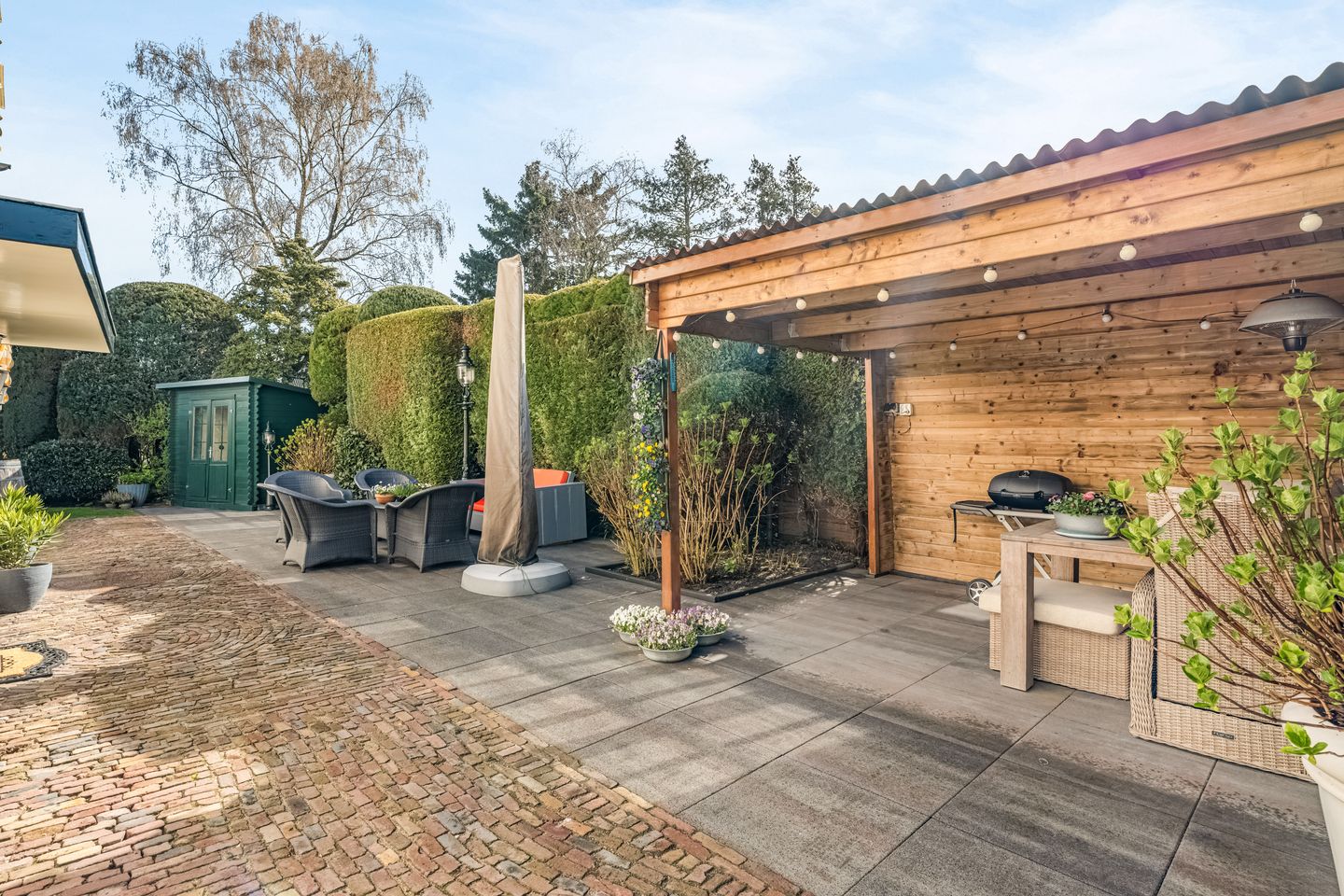 Charming 6-bedroom home near Soesterduinen with private garden — 40
