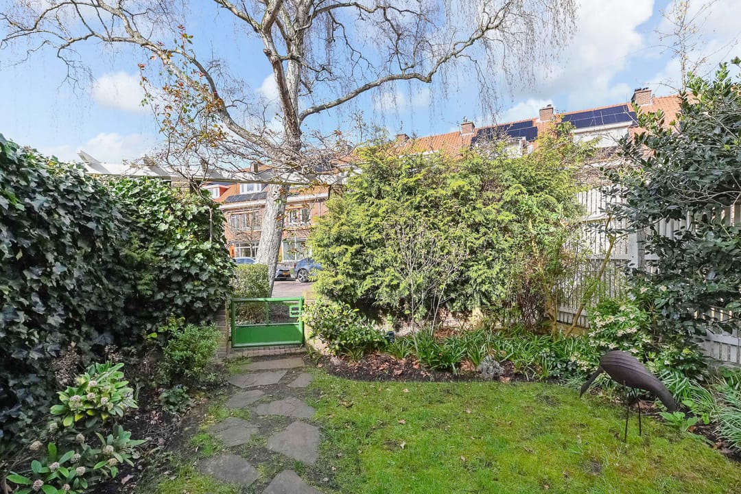 Characterful 1930s Townhouse with Schie View in Delft — 16