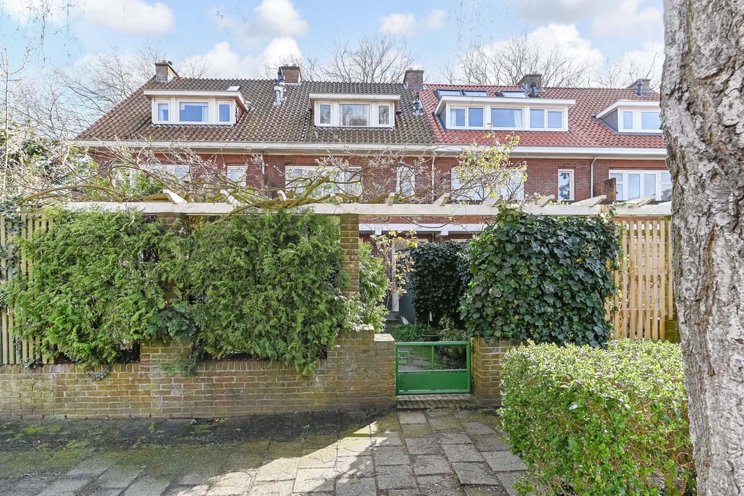 Characterful 1930s Townhouse with Schie View in Delft — 17