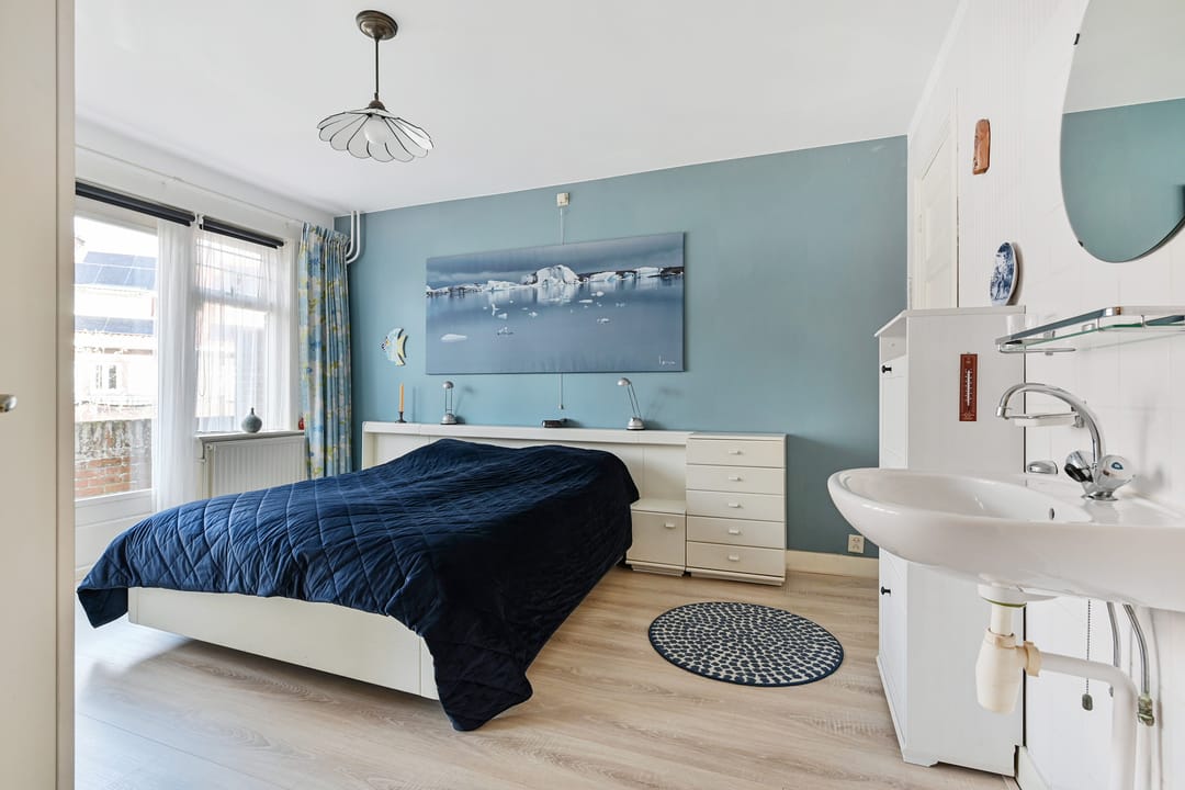 Characterful 1930s Townhouse with Schie View in Delft — 28