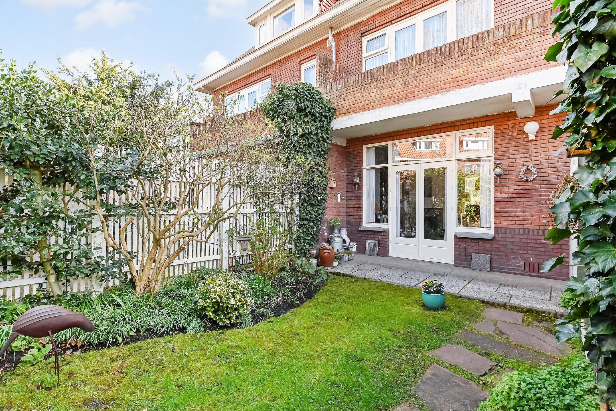 Characterful 1930s Townhouse with Schie View in Delft — 18