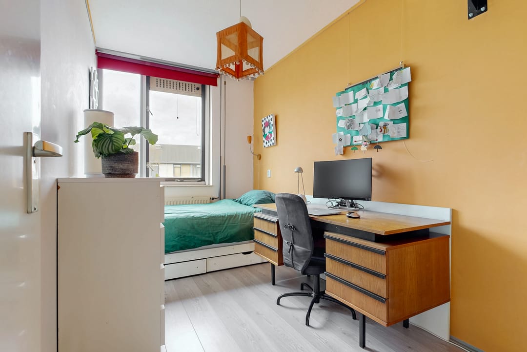 Spacious family home with deep garden in car-free Voordorp — 13