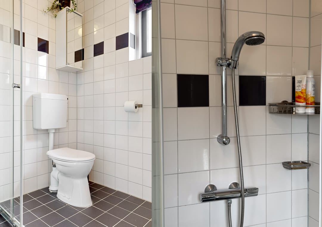 Spacious family home with deep garden in car-free Voordorp — 16