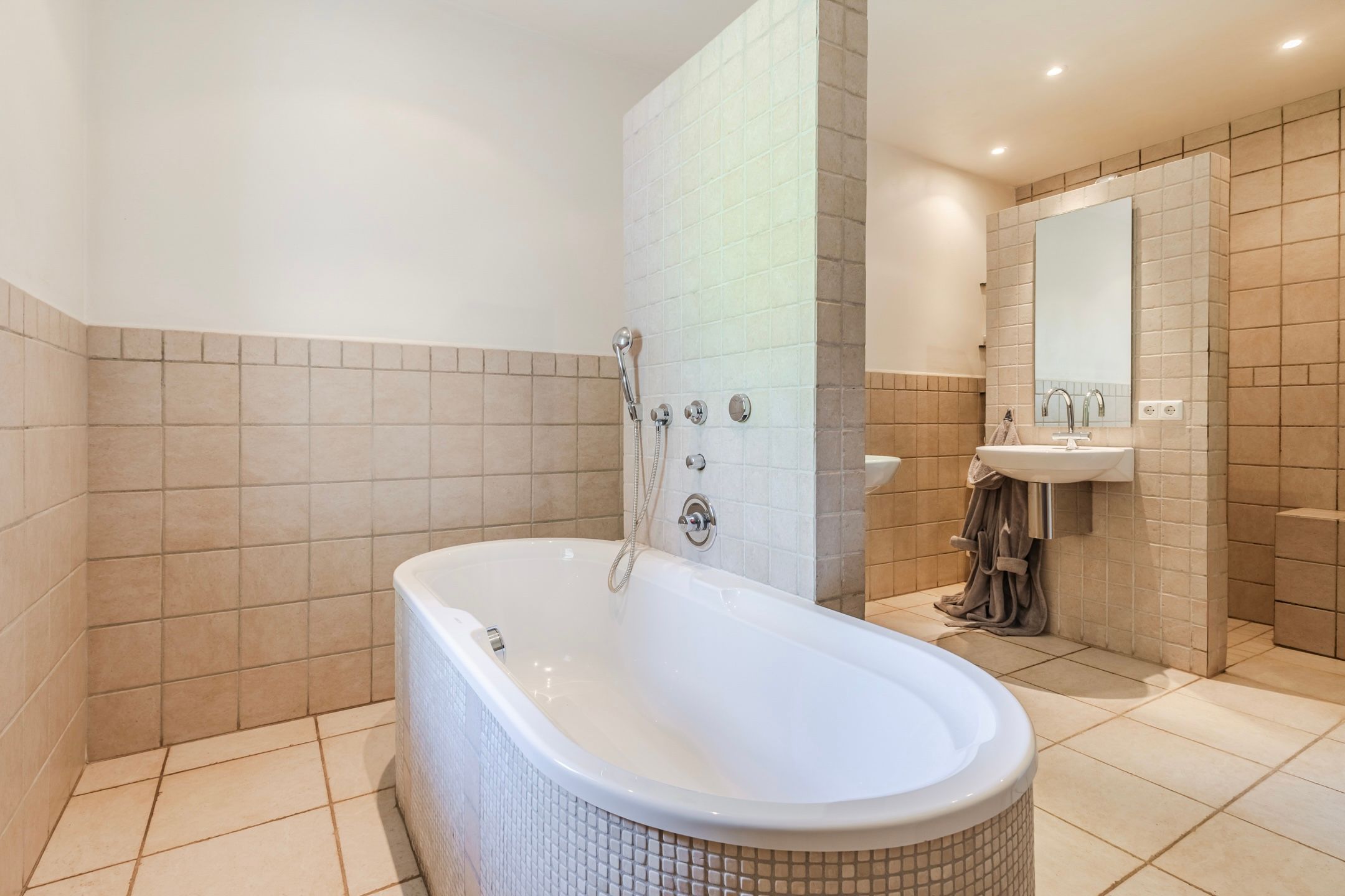 Foto 12 van Raadbroekweg 7