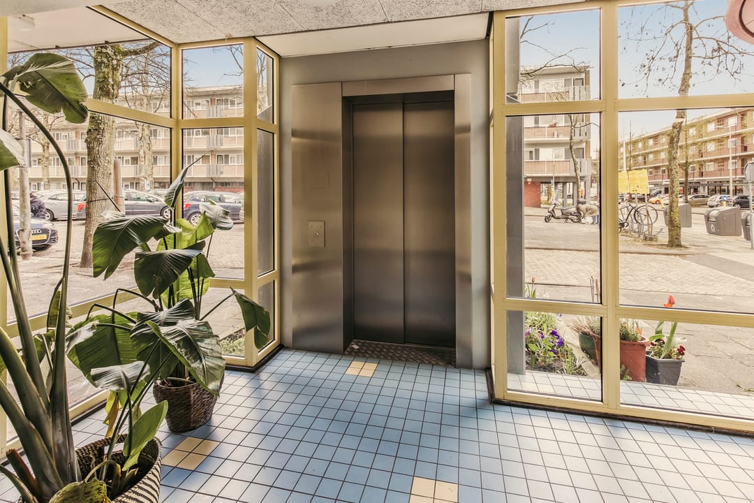 Modern 3-Bedroom Apartment with Sunny West-Facing Balcony in Buitenveldert — 32