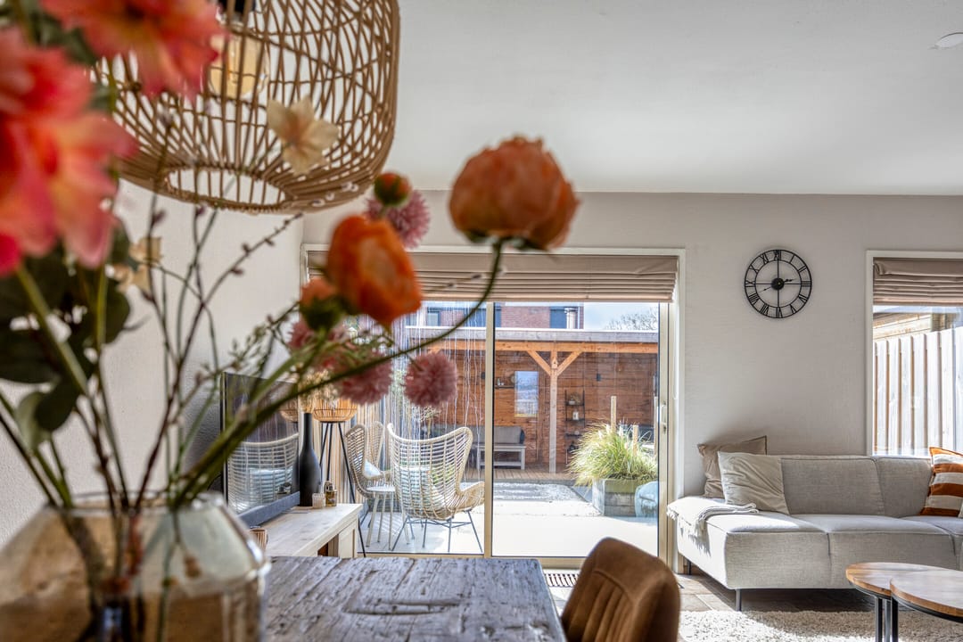 Spacious End Terrace Home with Five Bedrooms and Sunny Southwest Garden — 17