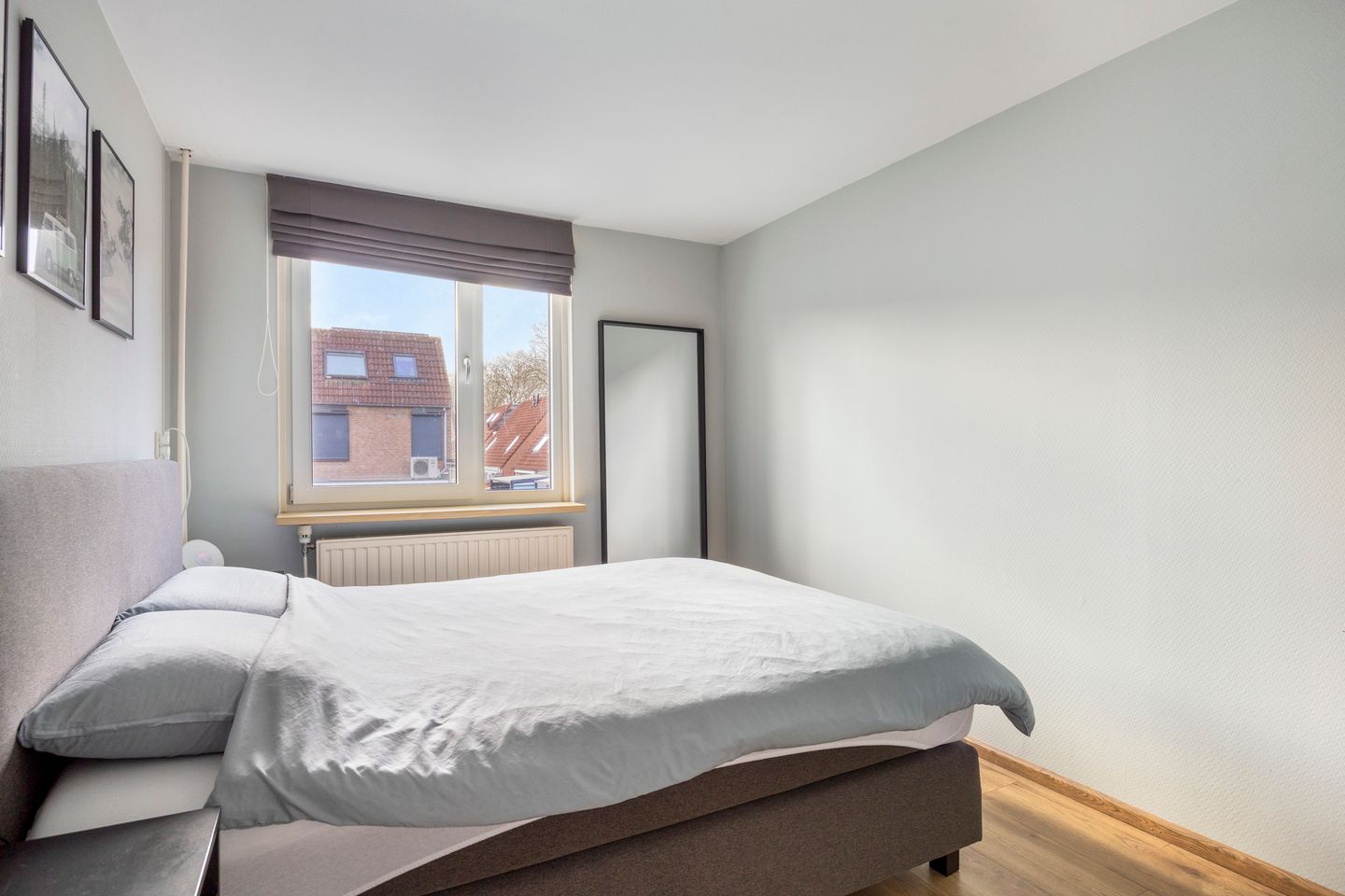 Spacious End Terrace Home with Five Bedrooms and Sunny Southwest Garden — 20