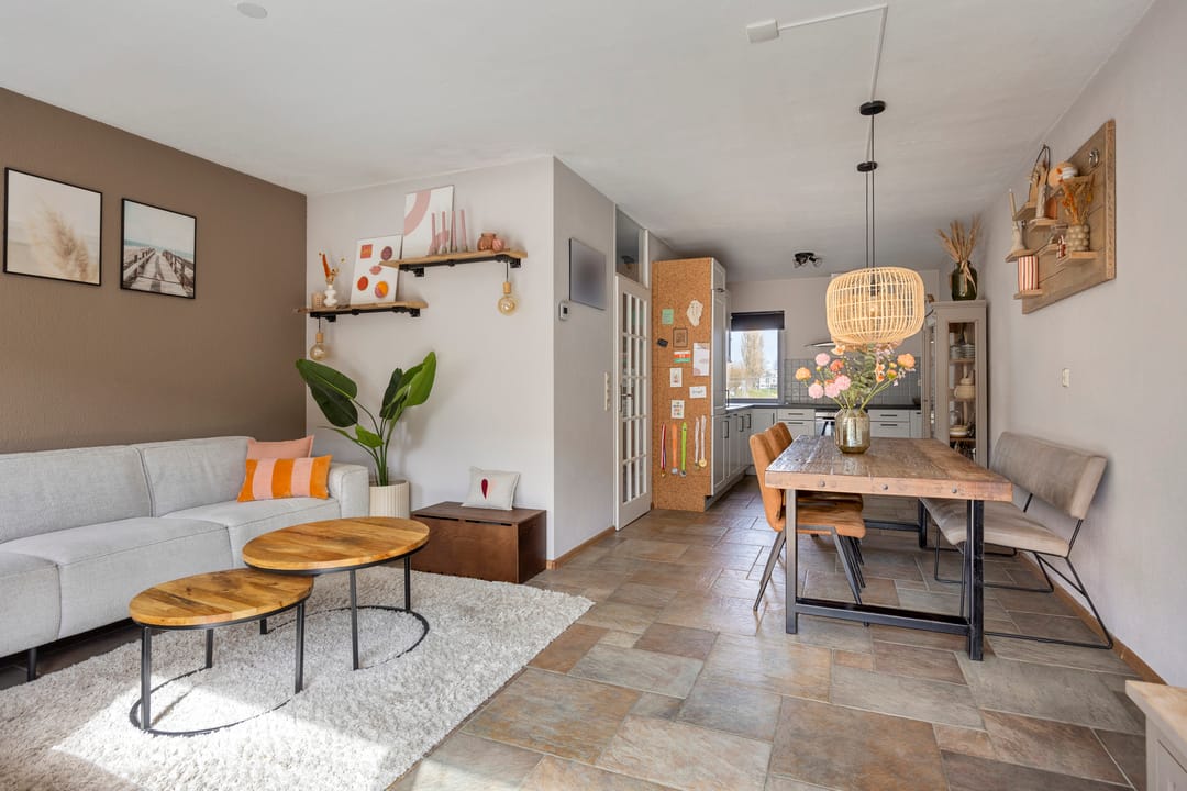 Spacious End Terrace Home with Five Bedrooms and Sunny Southwest Garden — 13