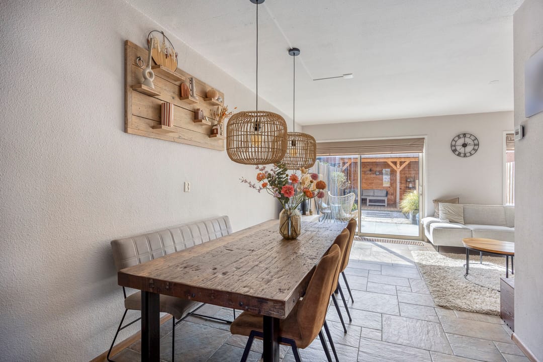 Spacious End Terrace Home with Five Bedrooms and Sunny Southwest Garden — 16