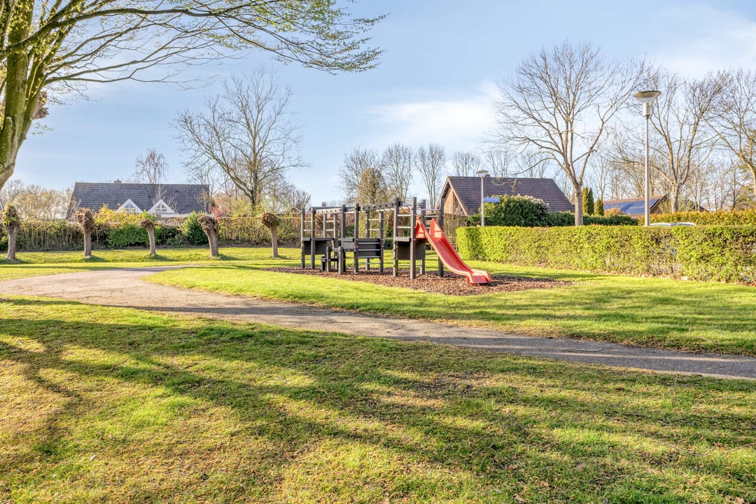 Completely Modernized Terraced House with Garden in Nieuw-Vossemeer — 32