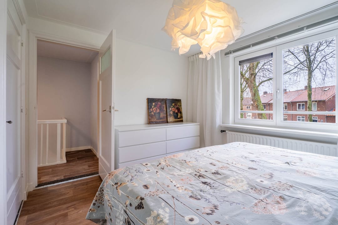 Move-in Ready Home with Modern Kitchen and Bathroom Near Green Park — 16