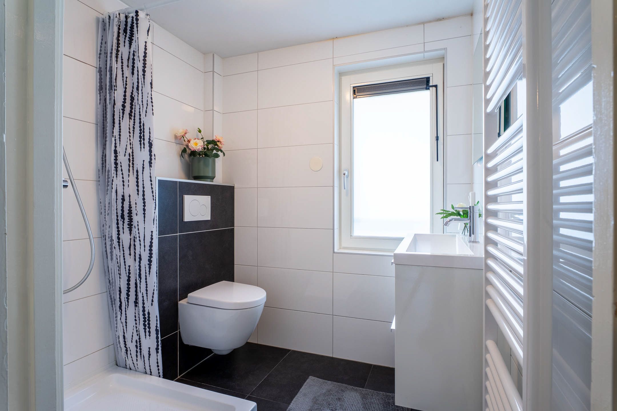 Move-in Ready Home with Modern Kitchen and Bathroom Near Green Park — 21