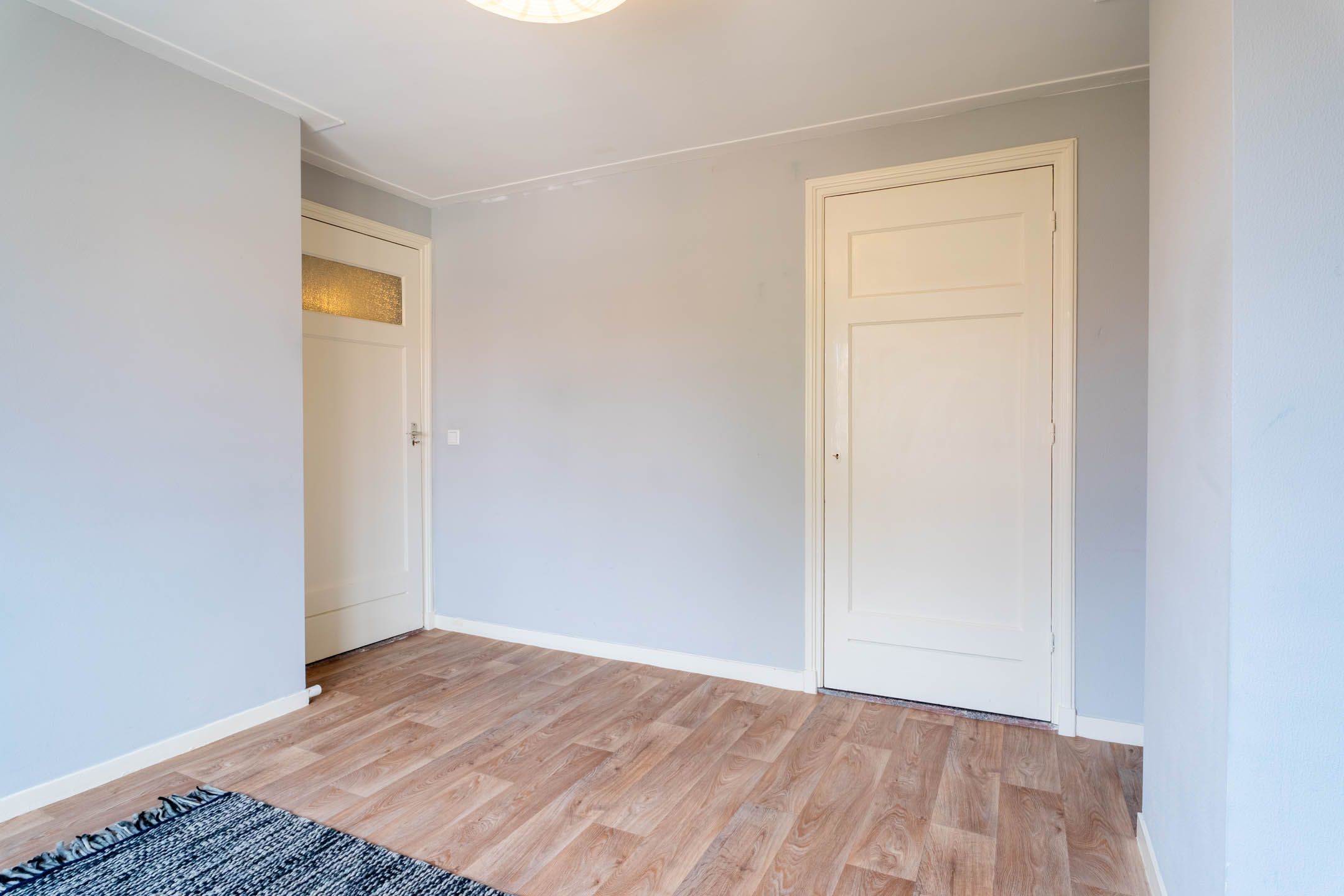 Move-in Ready Home with Modern Kitchen and Bathroom Near Green Park — 18