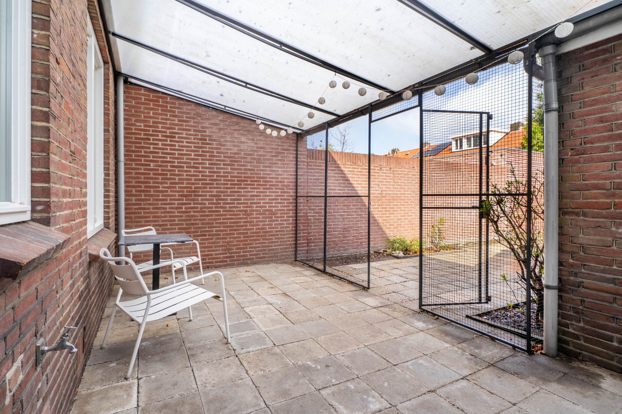 Move-in Ready Home with Modern Kitchen and Bathroom Near Green Park — 24