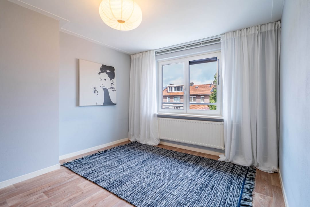 Move-in Ready Home with Modern Kitchen and Bathroom Near Green Park — 17