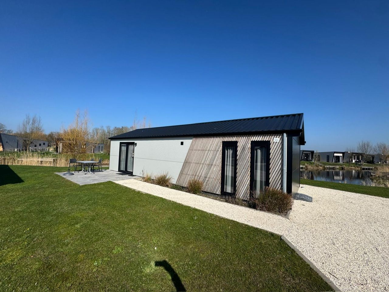2-bedroom freehold villa in Kampen — photo 3 of 5