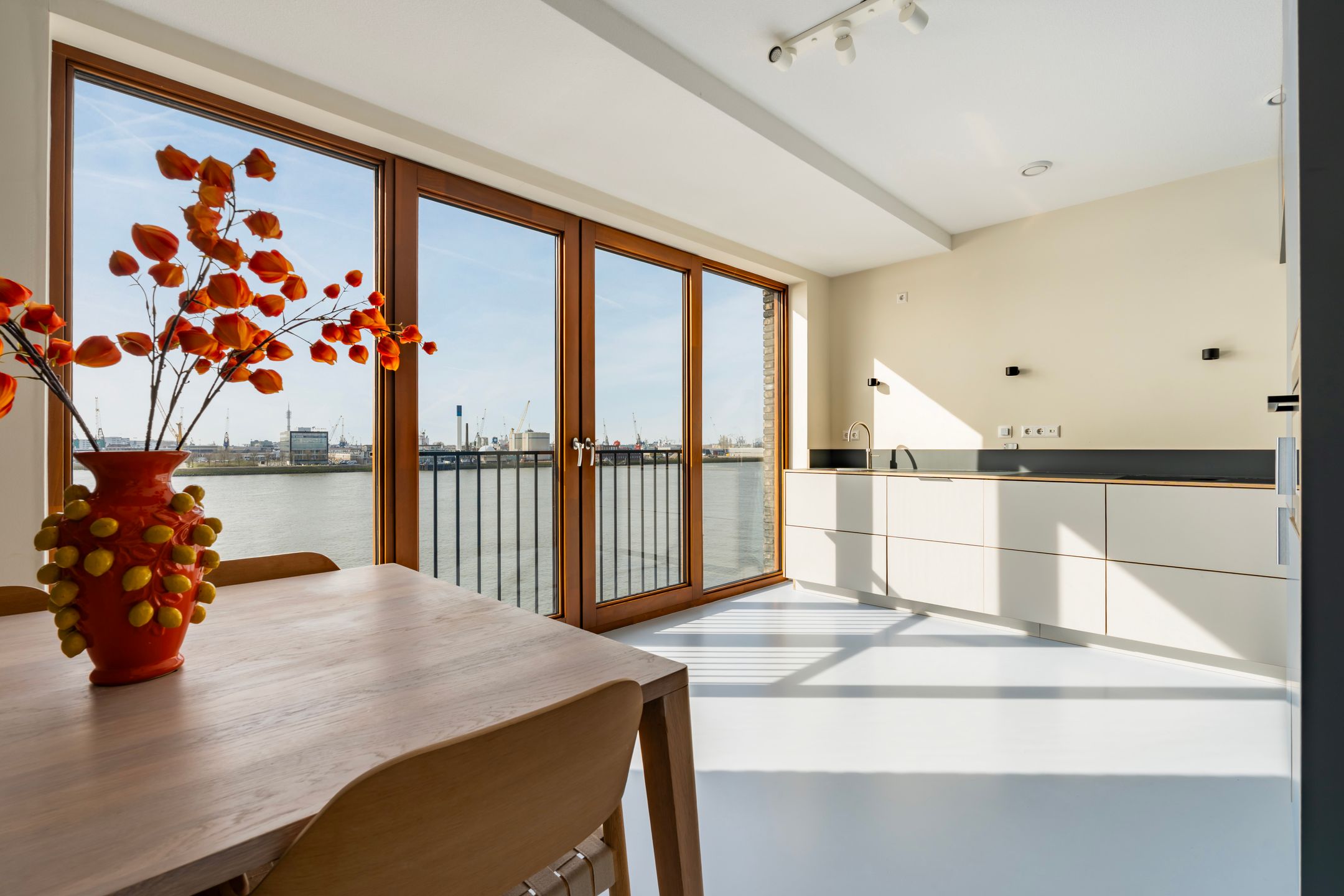 Foto 3 van Loods Bali 25