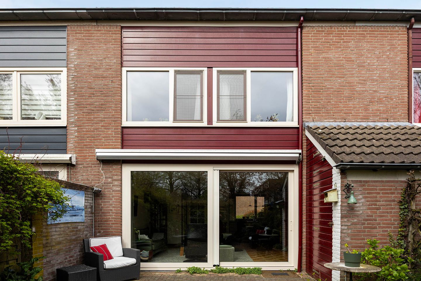 Spacious terraced house with sunny southeast garden in Den Bosch — 25
