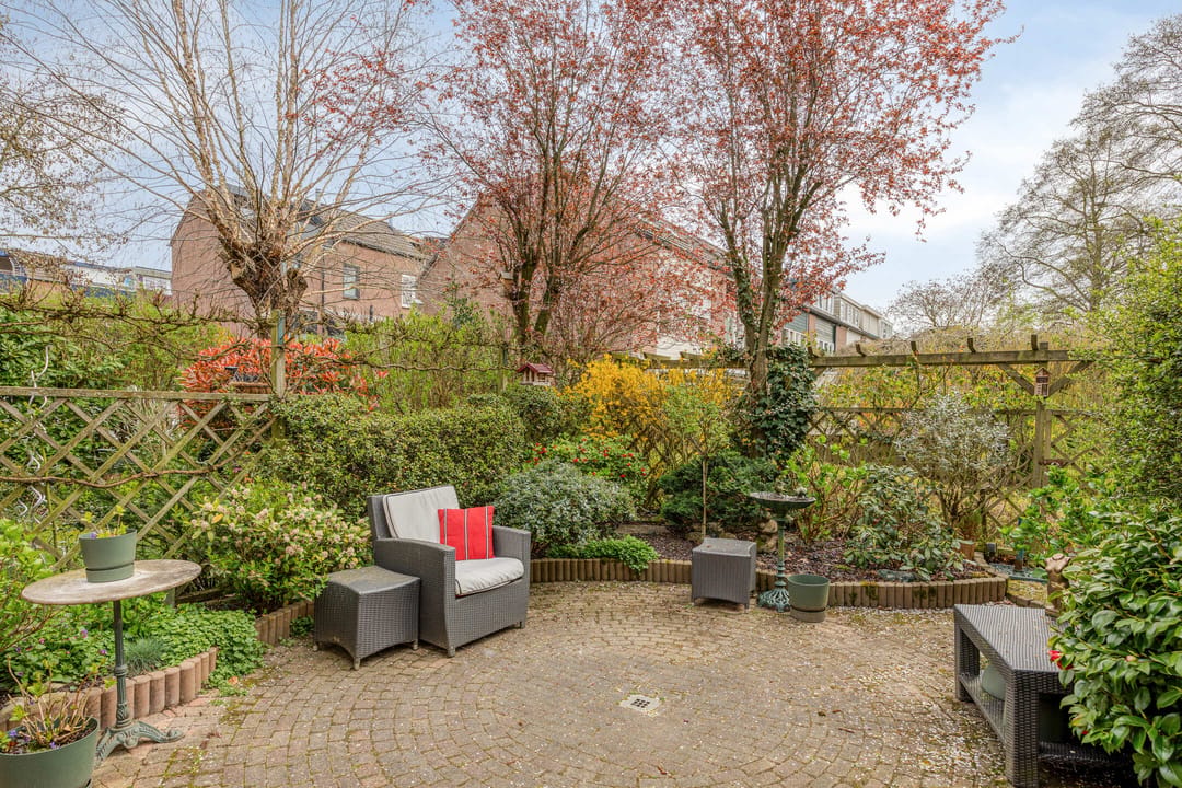 Spacious terraced house with sunny southeast garden in Den Bosch — 23