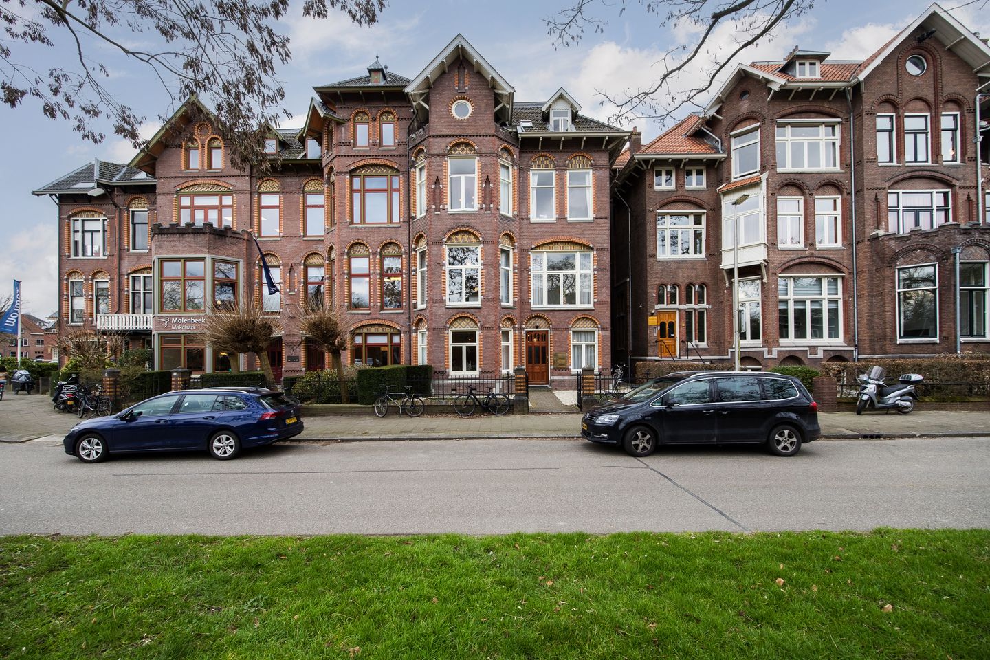 Bekijk foto 1 van Emmalaan 35