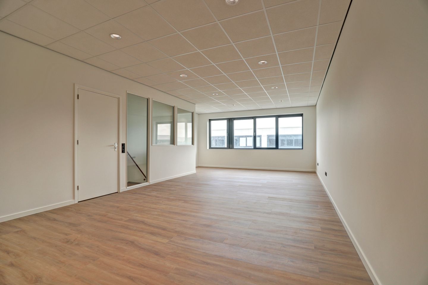 View photo 3 of Titaniumweg 422