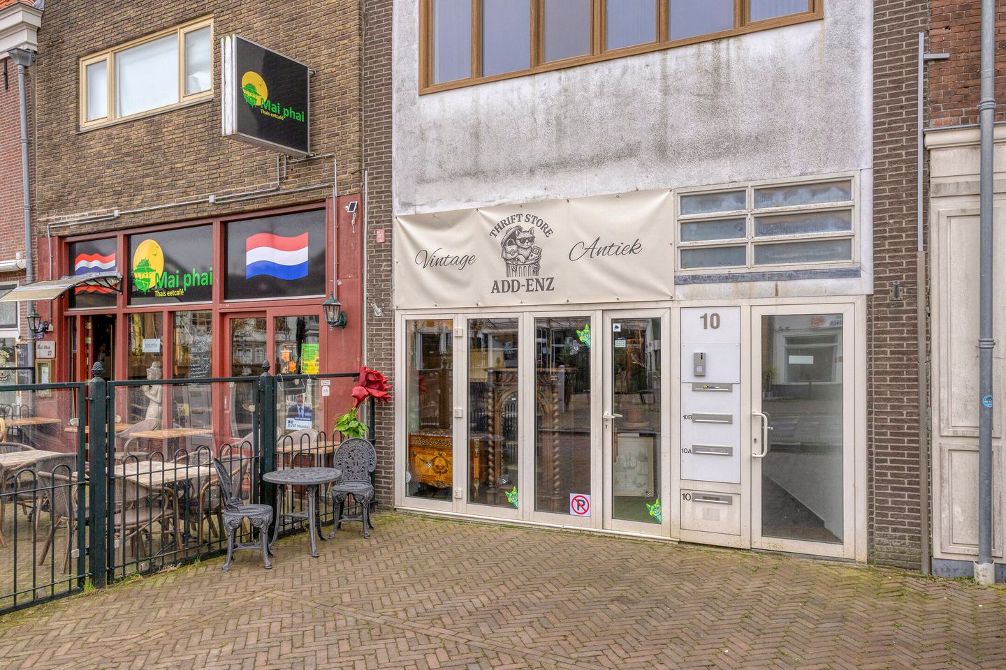 View photo 2 of Markt 10