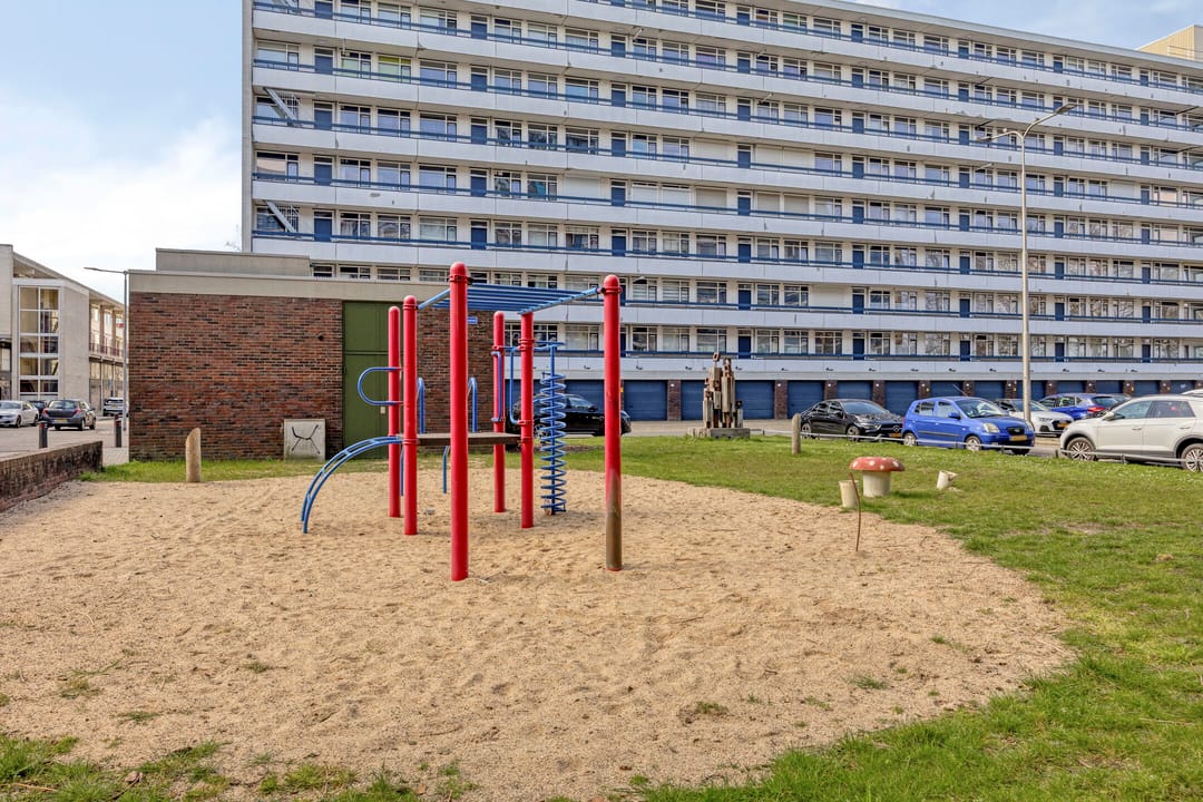 Spacious four-room apartment with sunny southwest-facing balcony in Arnhem Presikhaaf — 26