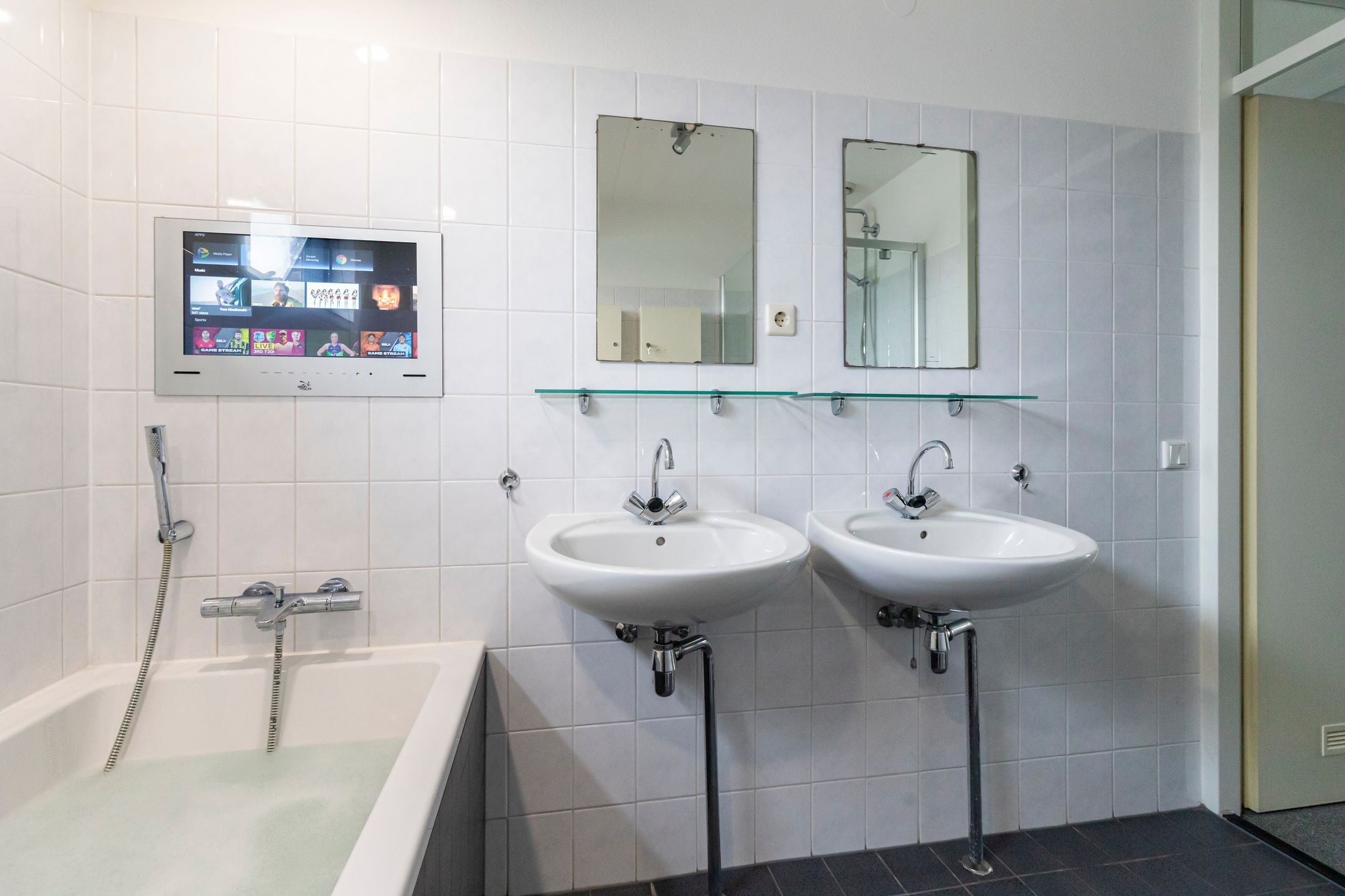Spacious Terraced House with Unique Water Views in Leidschenveen — 30