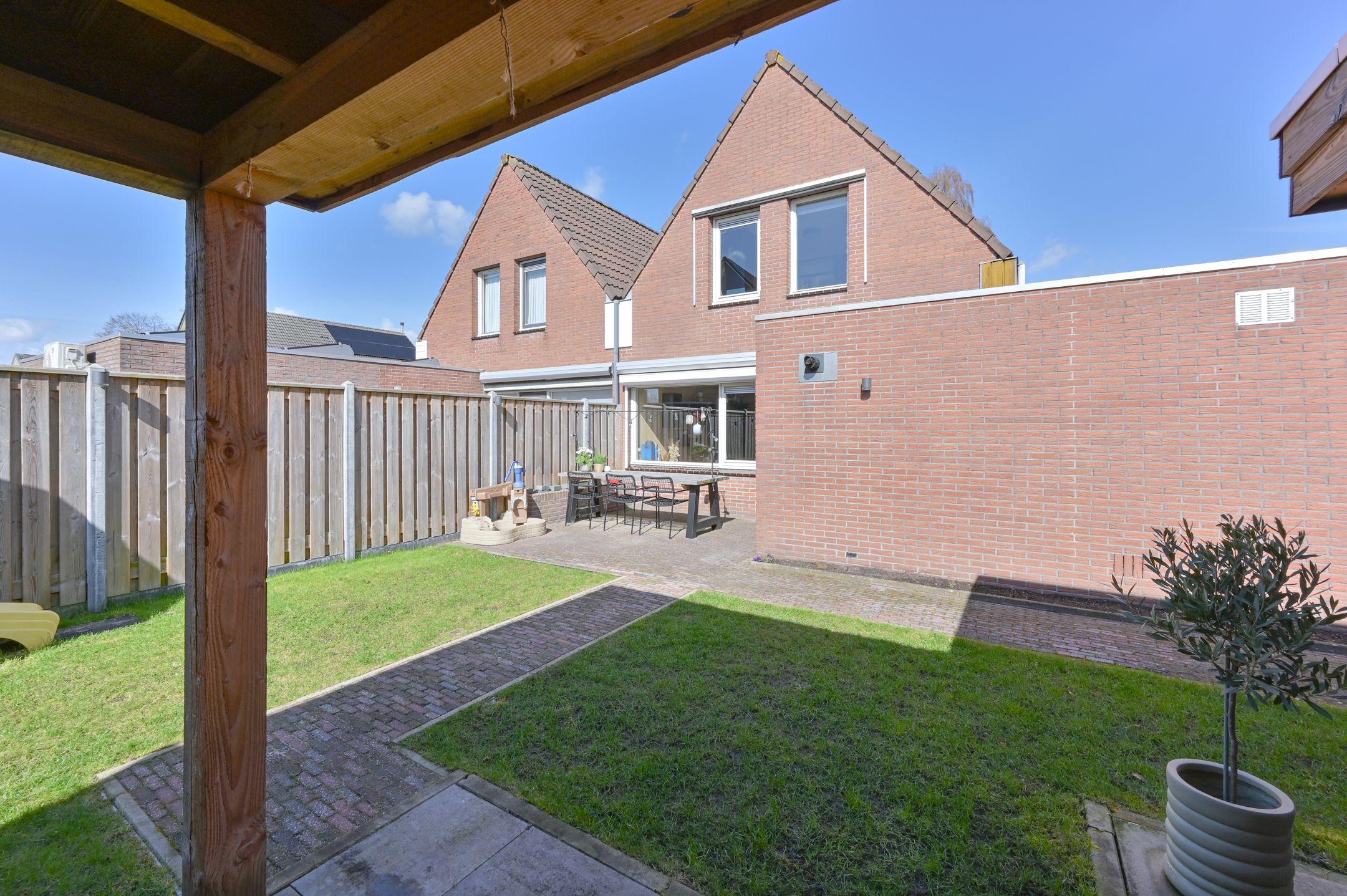 Foto 54 van van der Sluisweg 10-A