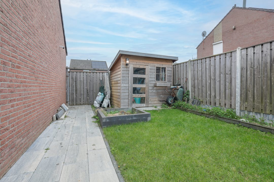 Well-maintained semi-detached family home with solar panels and garage in Brunssum — 28