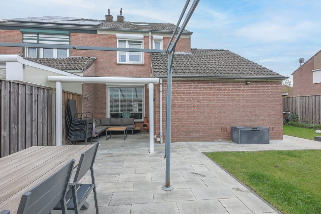 Well-maintained semi-detached family home with solar panels and garage in Brunssum — 26
