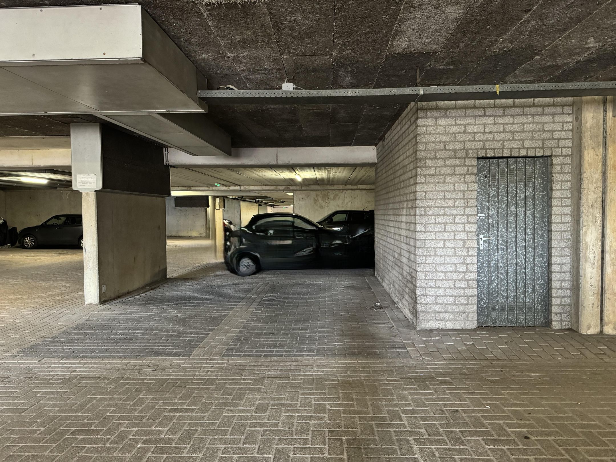Henry Moorepassage Parkeerplaats  false