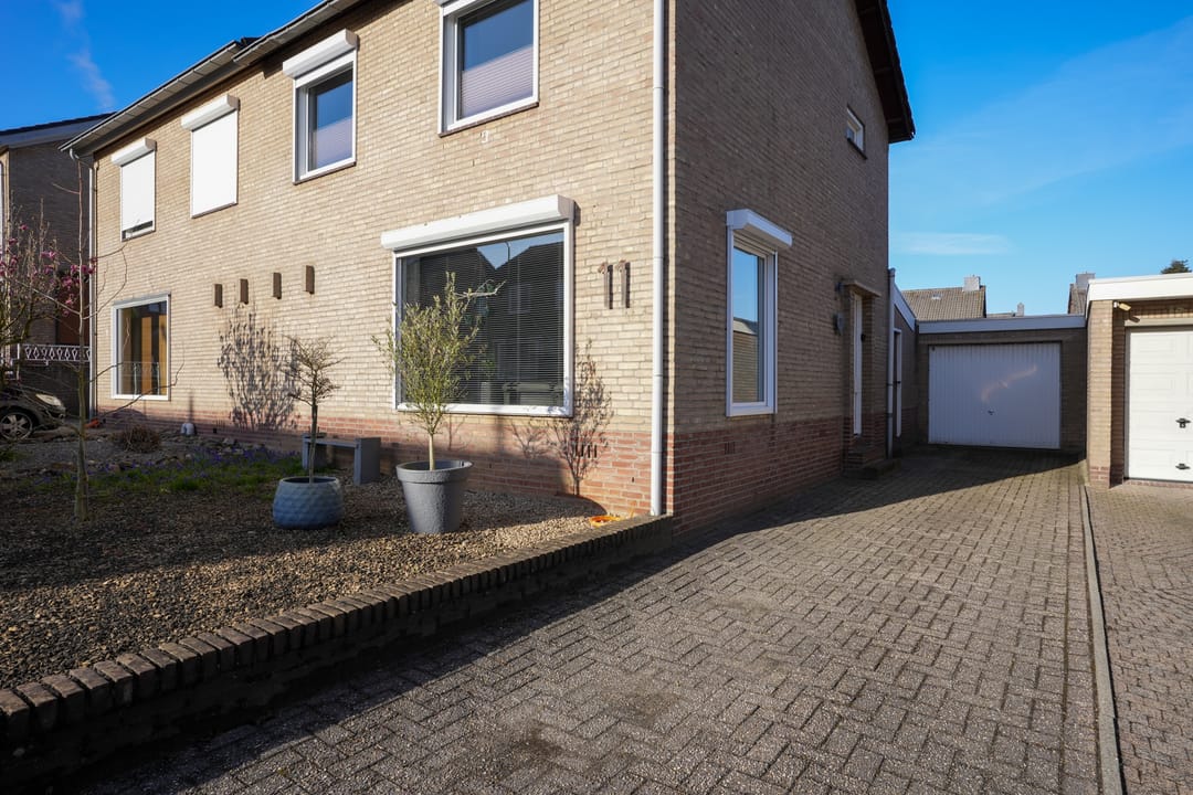 Foto 2 van Dr. Poelsstraat 11