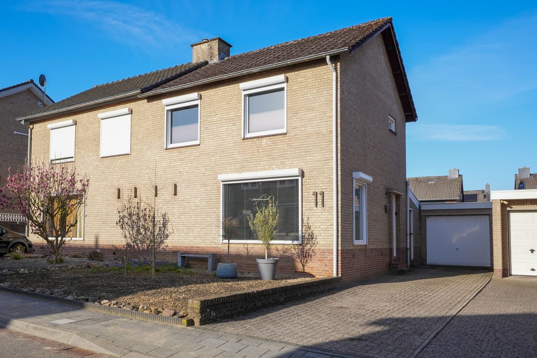 Foto 1 van Dr. Poelsstraat 11