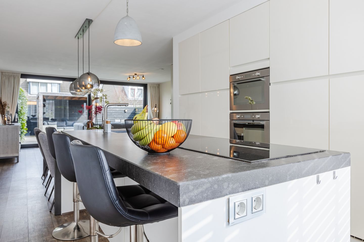 Spacious corner home with garage and solar panels in Bergse Plaat — 19