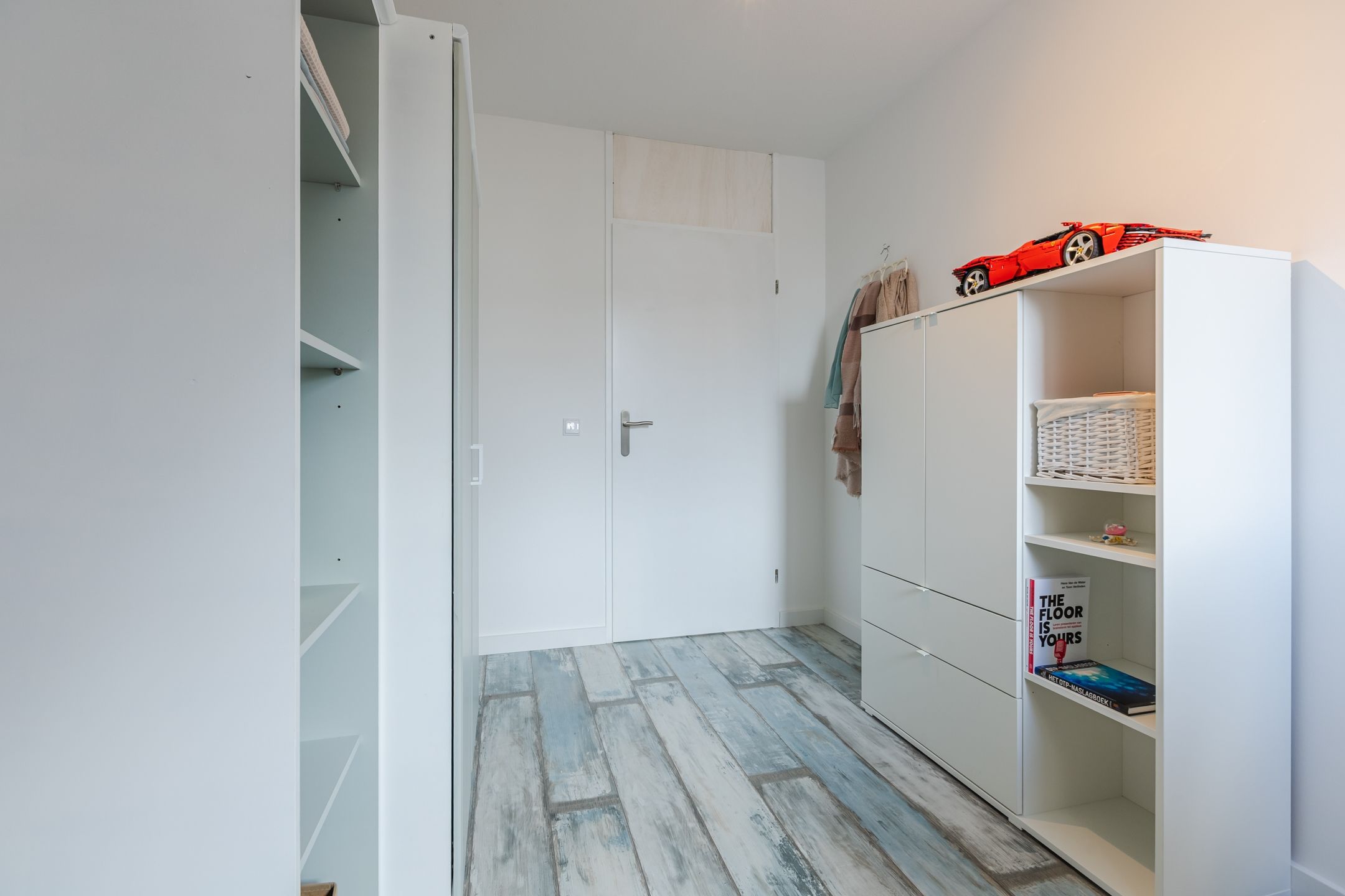 Spacious corner home with garage and solar panels in Bergse Plaat — 33