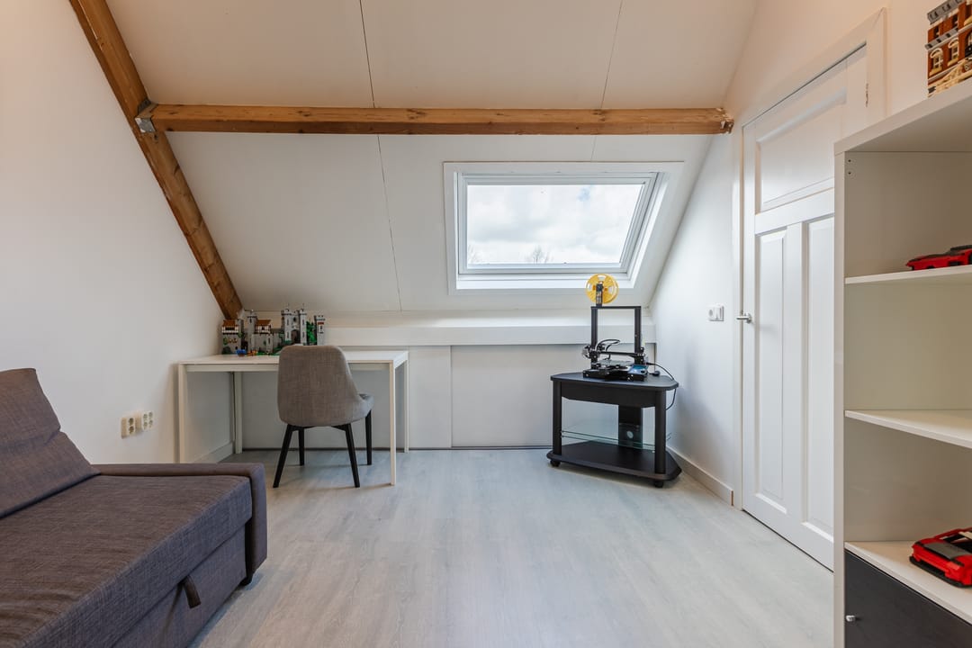 Spacious corner home with garage and solar panels in Bergse Plaat — 43