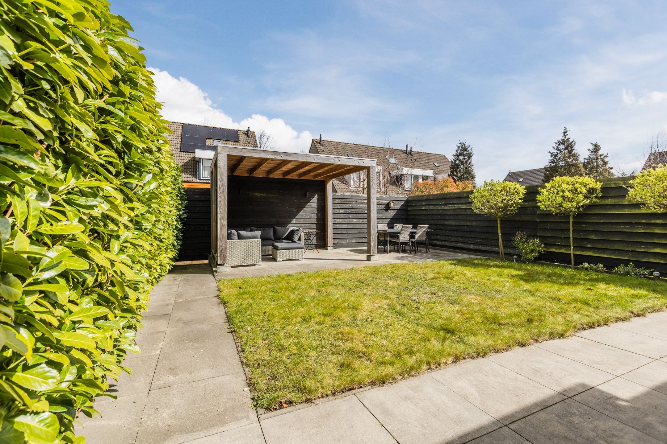 Spacious corner home with garage and solar panels in Bergse Plaat — 45